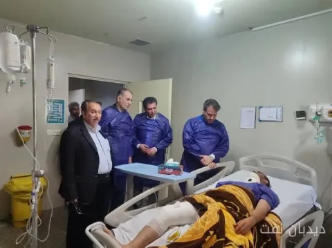 مدیرکل کار خوزستان و دبیر خانه کارگر از کارگران مصدوم پالایشگاه آبادان بازدید کردند