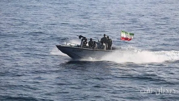 قوات أمريكية تستهدف القوارب الإيرانية في مضيق هرمز