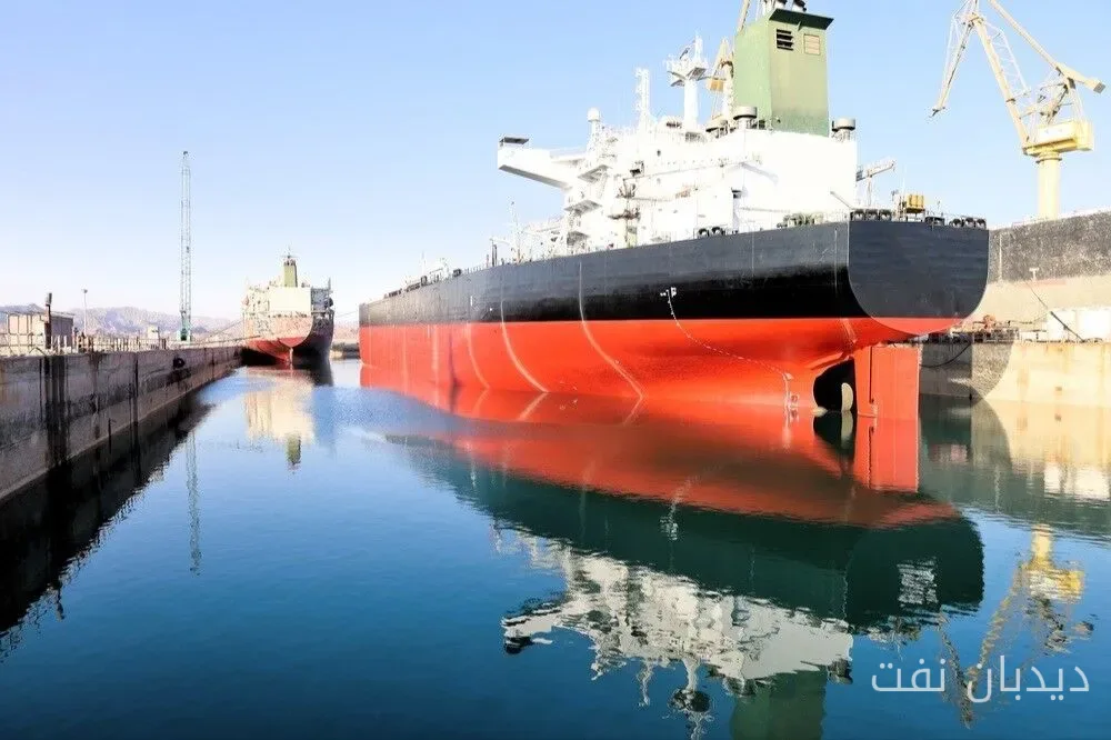 نیروی دریایی ارتش نفتکش متخلفی را در دریای عمان شناسایی کرد