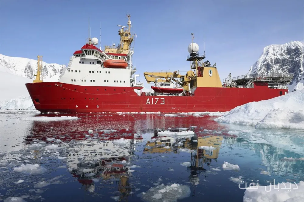 مشکل مکانیکی HMS Protector پس از ۲۵ سال فعالیت در قطب شمال